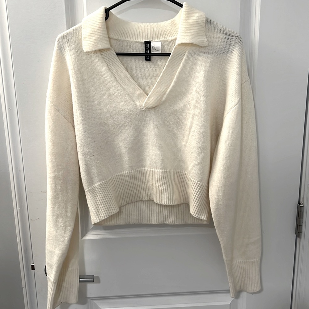 H&M white collar full sleeves top. 100% acrylic
